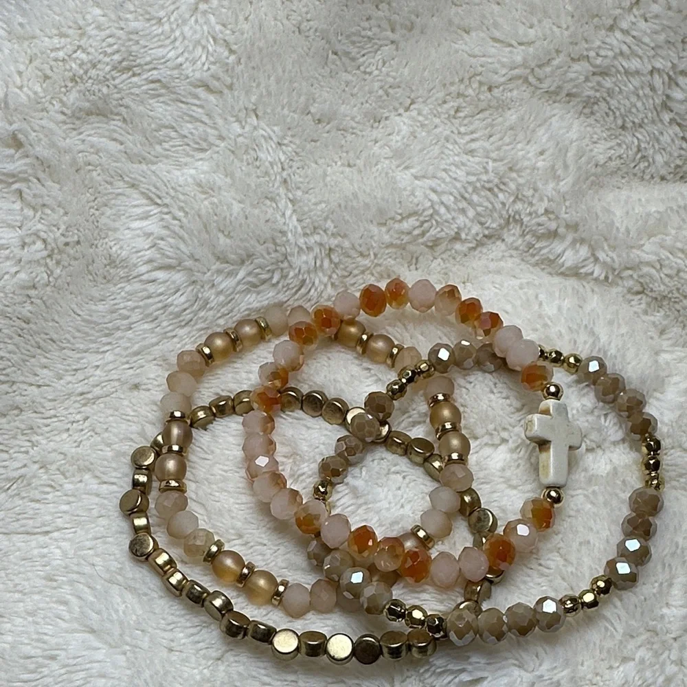 Beaded Bracelets Peachy Gold Mauve Set of 4 with Cross Charm Summer NWOT Gifts